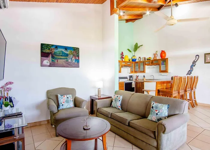 Tropical With Spectacular Ocean Views, Panoramic Dining Terrace & Quick Walk To