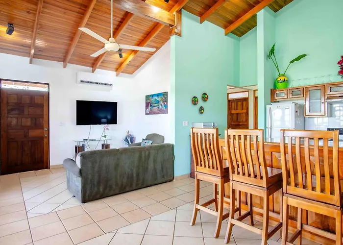 Tropical With Spectacular Ocean Views, Panoramic Dining Terrace & Quick Walk To *