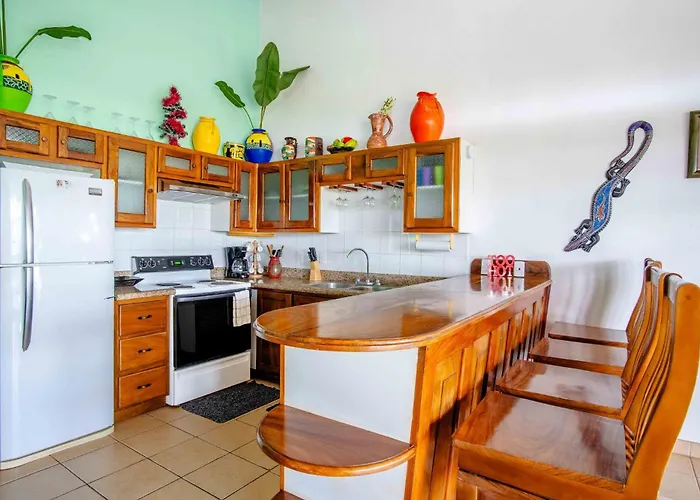 Tropical With Spectacular Ocean Views, Panoramic Dining Terrace & Quick Walk To Hébergement de vacances Coco