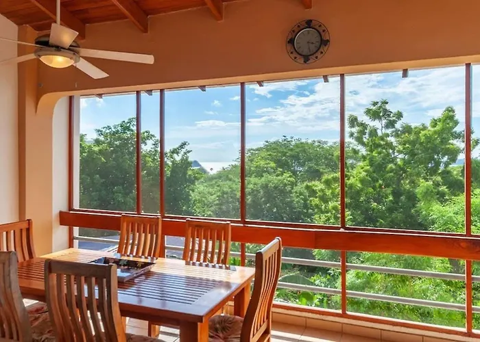 Tropical With Spectacular Ocean Views, Panoramic Dining Terrace & Quick Walk To *
