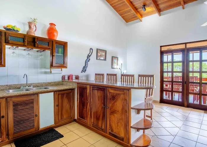 Tropical With Spectacular Ocean Views, Panoramic Dining Terrace & Quick Walk To Coco