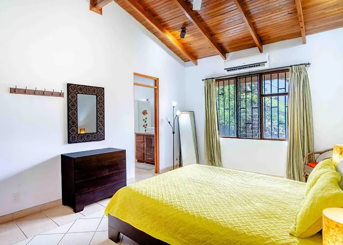 Tropical With Spectacular Ocean Views, Panoramic Dining Terrace & Quick Walk To Coco