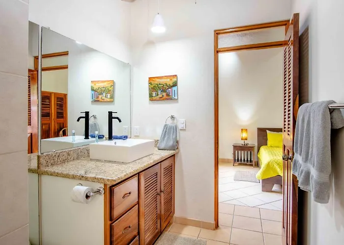 Hébergement de vacances Tropical With Spectacular Ocean Views, Panoramic Dining Terrace & Quick Walk To