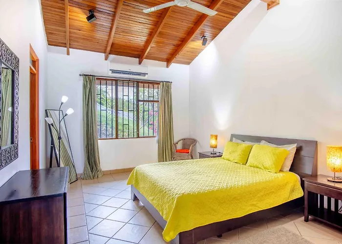 Tropical With Spectacular Ocean Views, Panoramic Dining Terrace & Quick Walk To Hébergement de vacances Coco