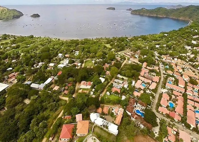 Tropical With Spectacular Ocean Views, Panoramic Dining Terrace & Quick Walk To